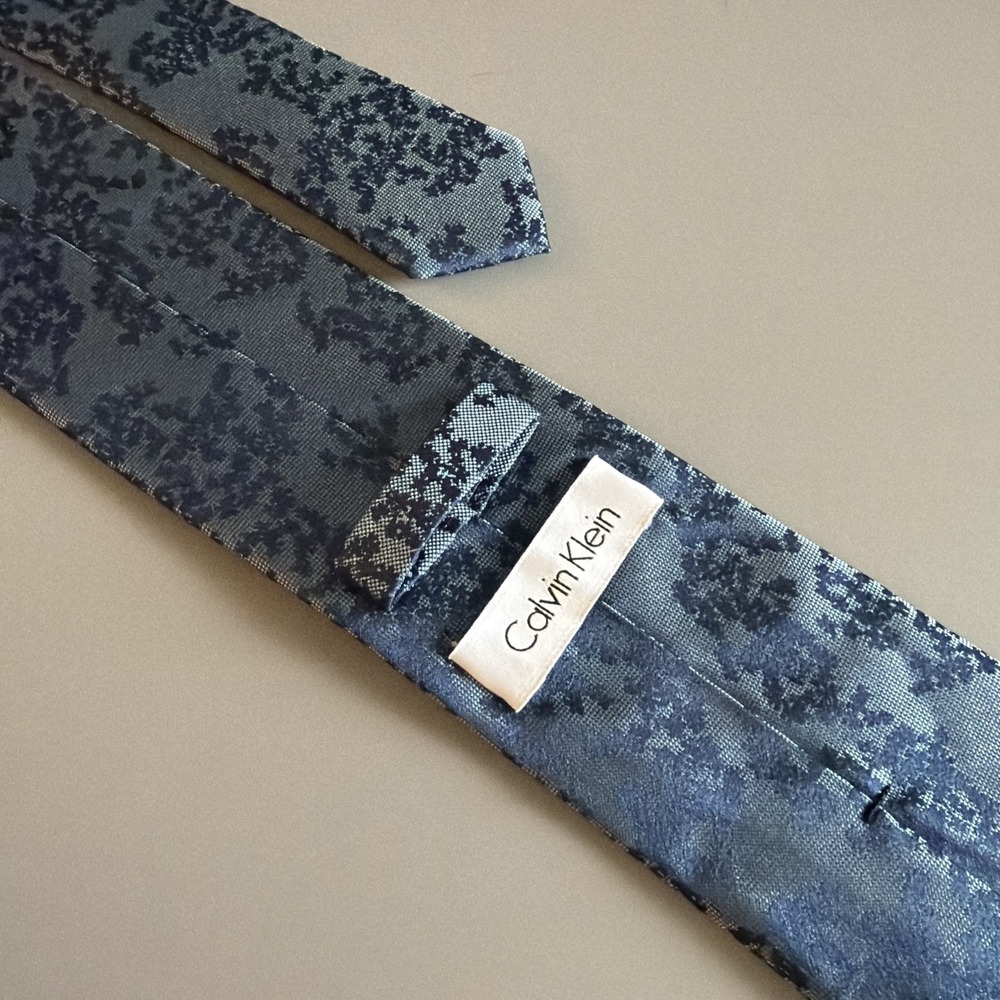Calvin Klein Blue Floral Botanical Men's Neck Tie 100% Silk Modern Designer - Picture 3 of 6